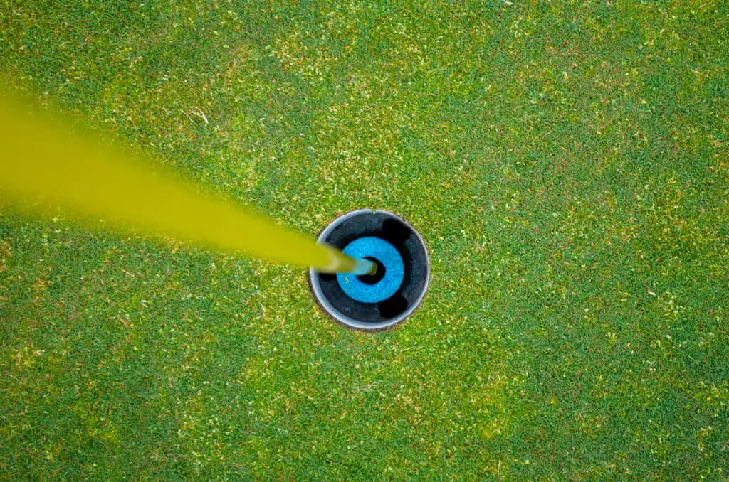 golf shot from amateur golfers causing shank swing path