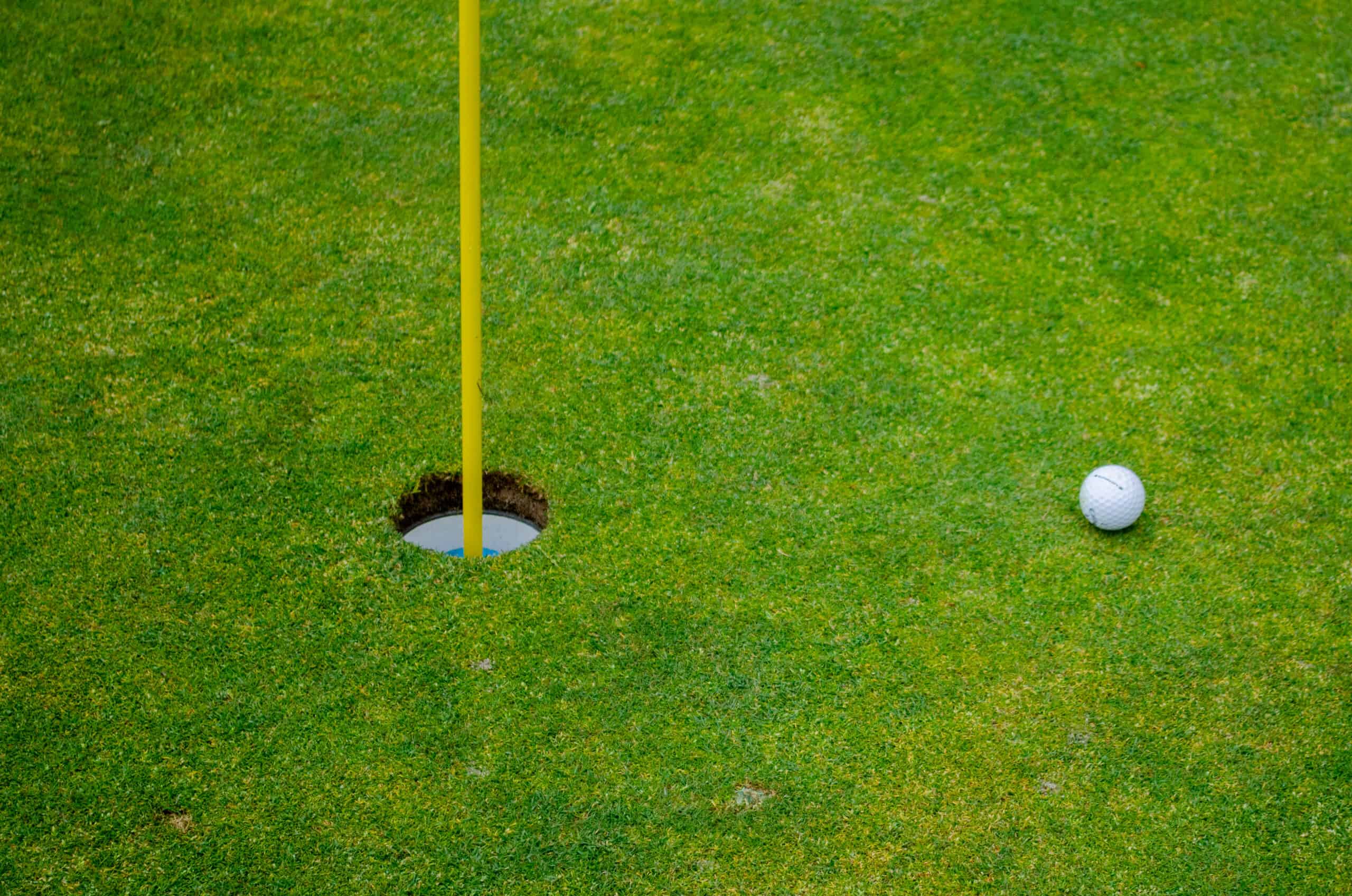 Can You Switch Golf Balls on the Green? Rules, Penalties, and Exceptions Explained