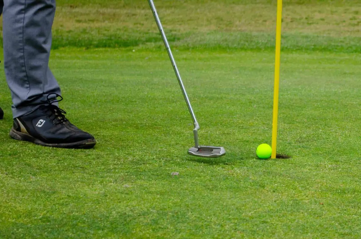 Can Pro Golfers Use Yellow Balls